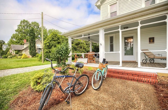 East River Water Views and marina access in walking distance