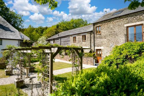 East Trenean Farm Cottages -4 Luxury Cornish Cottages sleeping 20 with hot tubs, private gardens, rural views and EV facilities
