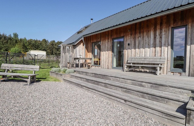 EASTER BLERVIE, romantic, country holiday cottage in Forres