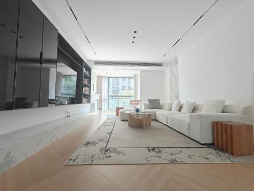 Eastern Hub - Bund Branch Designer Open Kitchen Super Large Sofa Deluxe Three Room