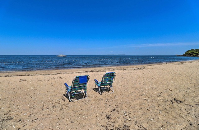 Beach Getaway with Dock, Grill & Kayaks Weekend Access to Dive Bar & Restaurant