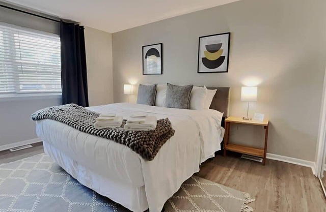 Easy Access&Close to Speedway-Capital City Delight