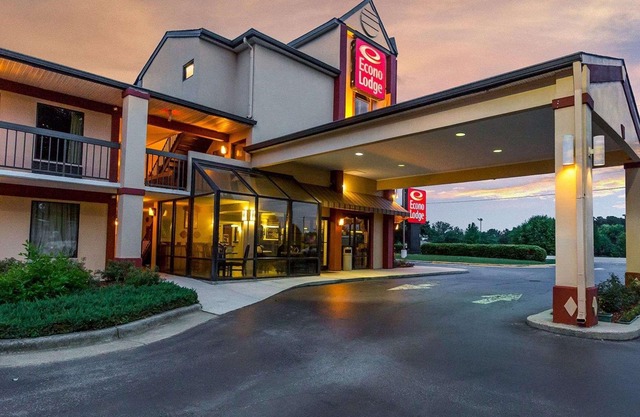 Econo Lodge South