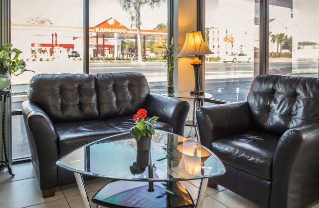 Econo Lodge Panama City