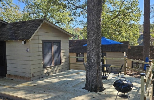 Edgewater Resort 1 Bedroom - Pet Friendly