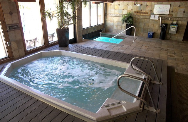 Edgewater Studio One bath EWJP