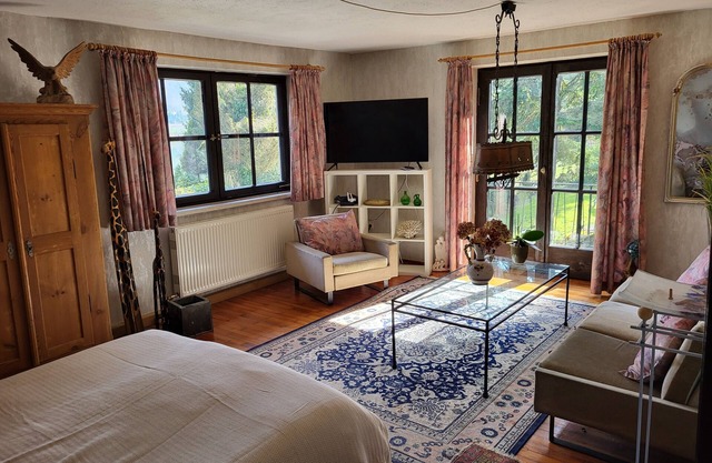 Einzigartige Ferienwohnung im Paradiesgarten Direkt am Inn