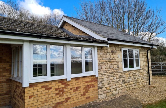 Elderflower Cottage, fresh countryside bungalow 1.5 miles from historic Stamford