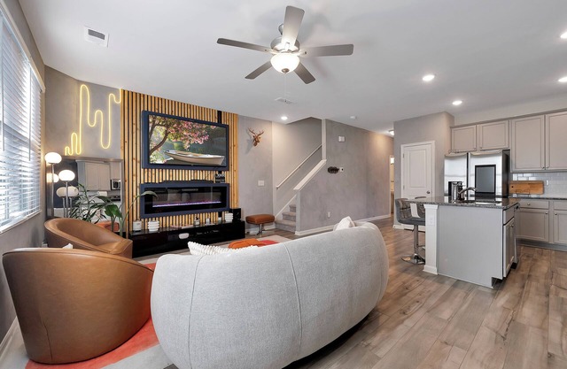 Electric & Vibrant home 15 min from Downtown ATL