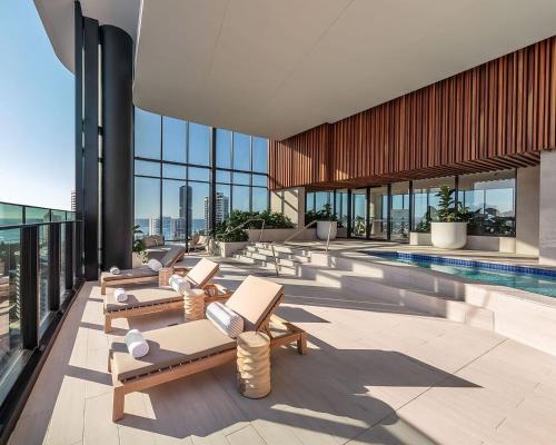 Elegant 2-Bed Apartment in Broadbeach Hotel Tower