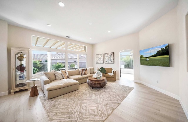 Elegant 2 BR 2 BA, Private Patio in Sun City