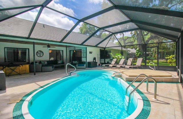 Elegant 3 BR/2 BA Private Pool Home - Florida Oasis