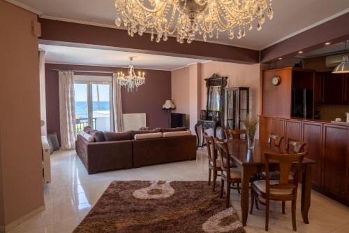 Elegant 3BR Seaside Home with Great View