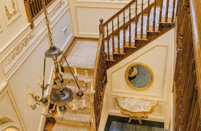 Elegant 7+ bed, mansion, kosher, Shabbos-friendly