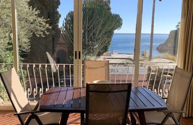 Elegant apartment in the heart of Taormina mare with spectacular views!
