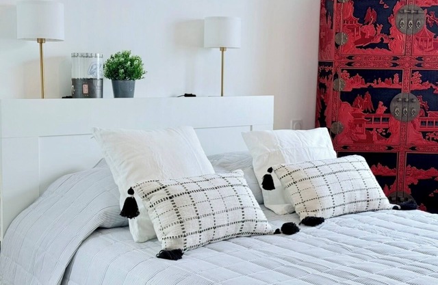 Elegant Apt between sea, ponds and nature, 5 minutes from beaches, direct access to streetcar.