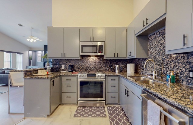 Elegant home close to NRG Stadium, Downtown Houston, & The Medical Center