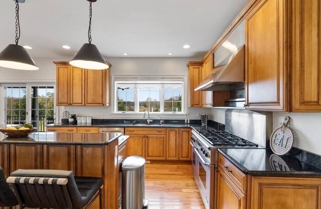 Elegant Home w/7BRs, Game Room, Luxury Yard, Pool