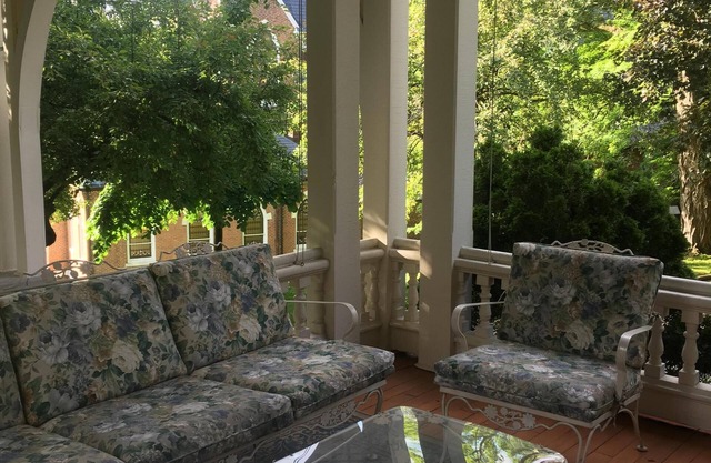 Ubicado en las colinas de Berkshire, The Manor garantiza una experiencia alegre.