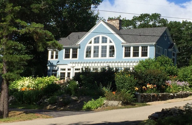 Elegante playa de Kennebunkport. Bellamente ajardinada, pasos a la playa aislada