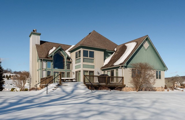 Gables by the Lake: casa con acceso al lago con servicios comunitarios y muelles