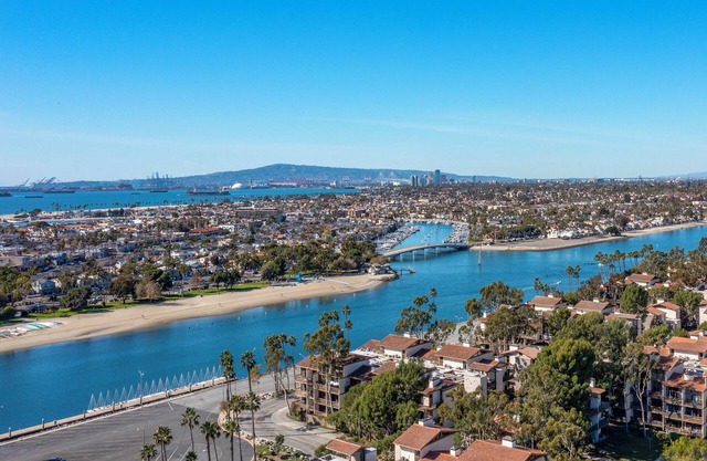 Elegant Long Beach Condo - Marina View - Gated - Parking - Pool Access