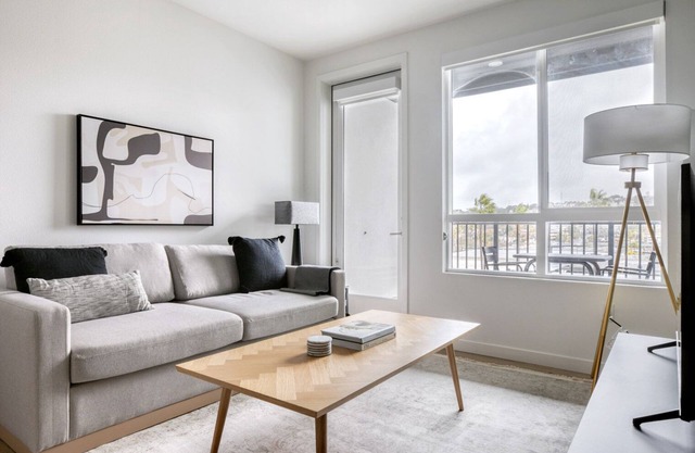 Elegant Mission Valley 1BR w/ Gym, W/D & Pool, nr freeways, by Blueground