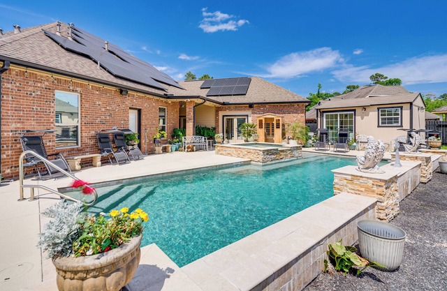 Elegant Spring Home w/ Full Kitchen & Pool