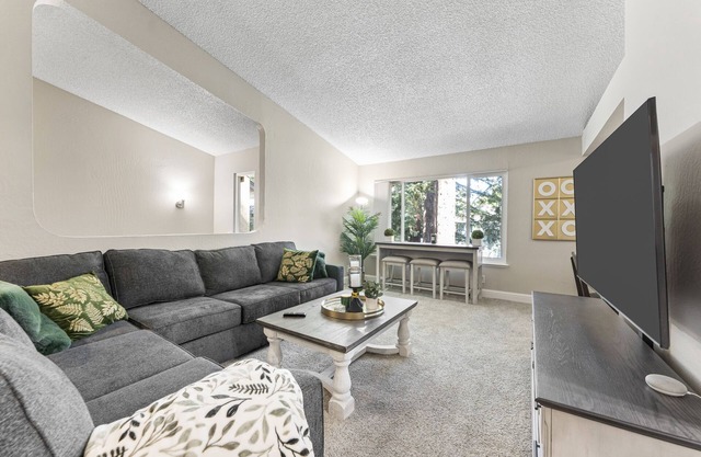 Elegant Treehouse Getaway