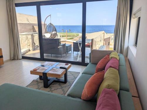 Elevated Sea View 2BR Standalone Free Beach & Pool in Somabay
