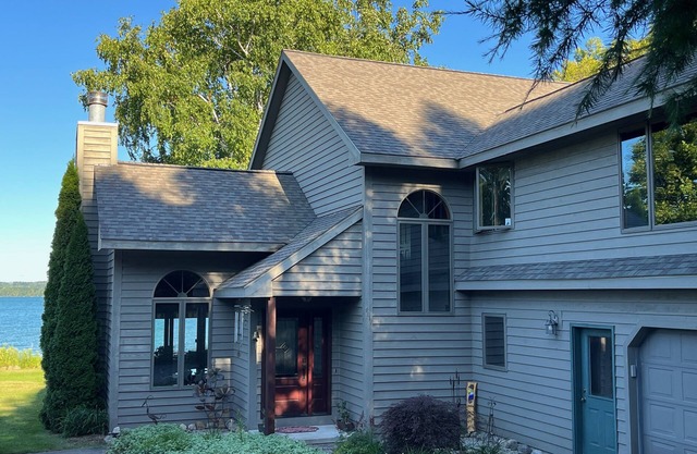 Casa Elk Lake Premier, frente al mar privado, cerca de Traverse City.