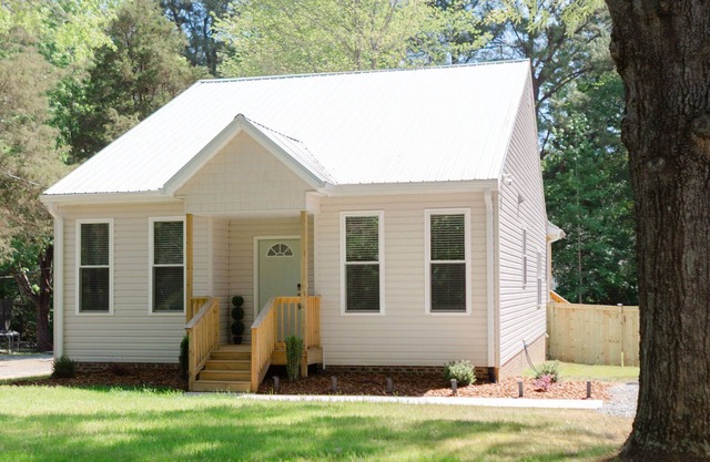 Elon University & Country Club Area Newly Built 3BDR home large private backyard