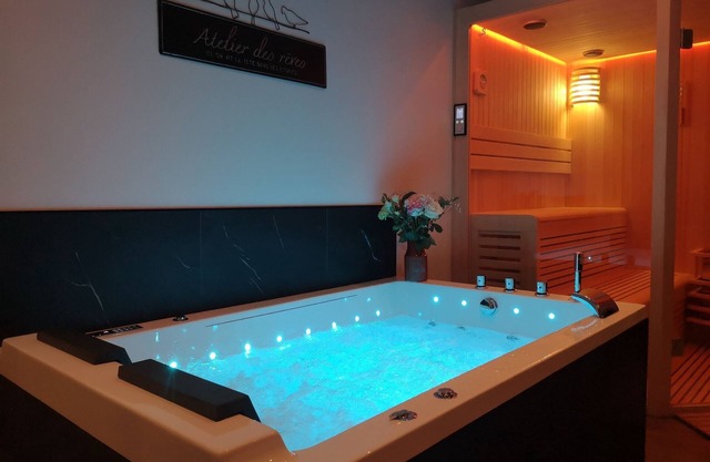 Apartamento-Romántico-Baño privado con hidromasaje-Vista a la Calle