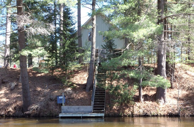 Elysian River Escape: Scenic Deck, Grills, and Outdoor Adventures!