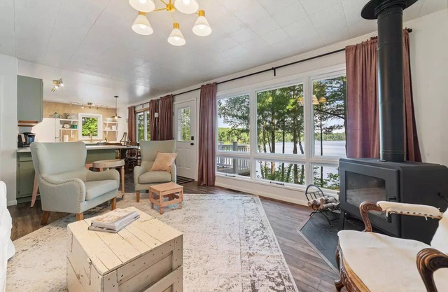 Emerald Cottage on the Lake and Trail Systems!