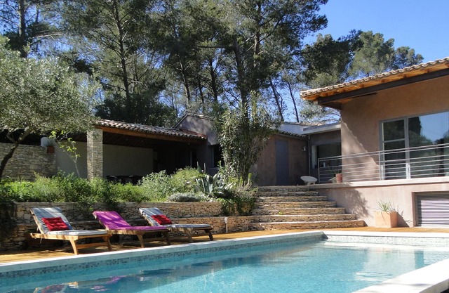 EN / FR - CASA COMPETENTE CON ENCANTO - PISCINA - TRANQUILO - UBICACIÓN DESEADA