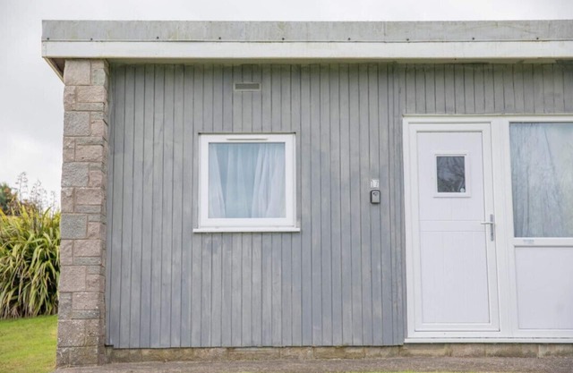 Enchanting 2 Bedroom Coastal Chalet - Sea Views - Near Clovelly!