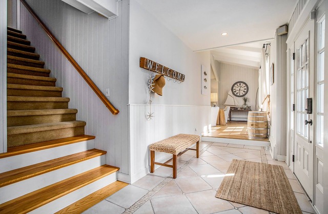 Enchanting home with game room, beach access, firepit, fast WiFi & washer/dryer