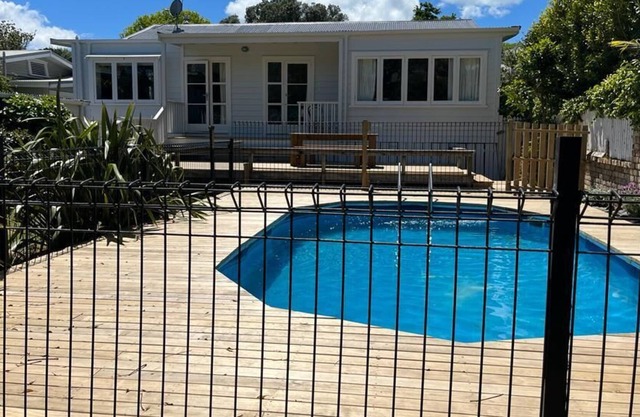Enchanting prime Remuera, Auckland address, 3br home with private garden & pool