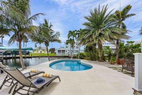 Enchanting Retreat - Pine Island Paradise - Roelens