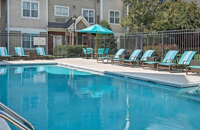 Enjoy a Hassle-Free and Suiting Stay! Free Breakfast, Outdoor Pool, Pets Allowed