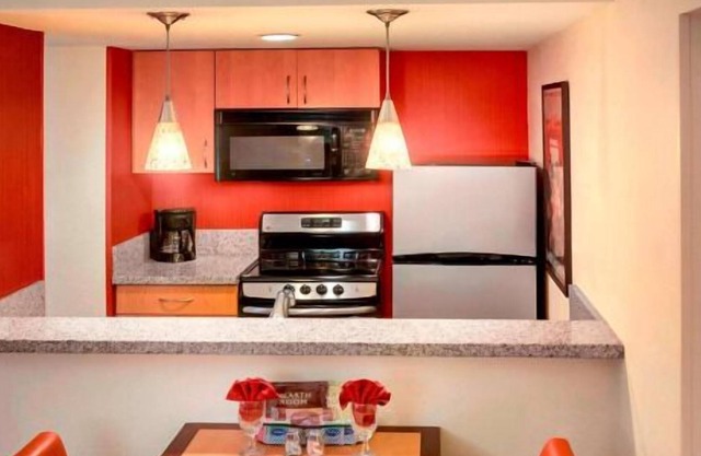 Enjoy a Hassle-Free Stay! 2 Pleasant Units, Free Grab-and-Go Breakfast, Pool