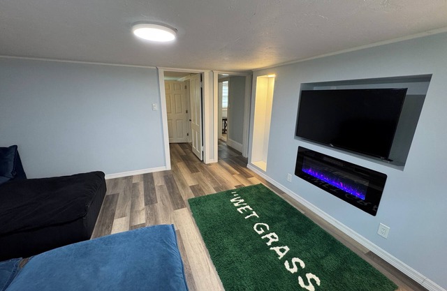 Enjoy Daytona! Walk to the beach! Experience Fun!