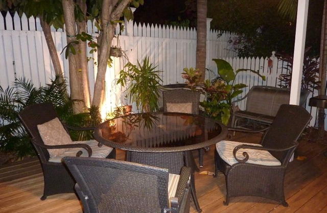 Disfruta de más privacidad en una casa adosada Truman Annex End Unit