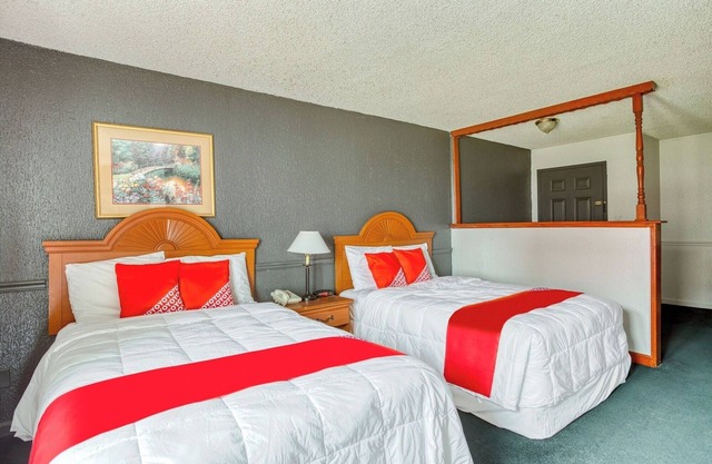 Enjoy Peaceful Tulsa Room w/ Relaxing Ambiance + Greenery Close By