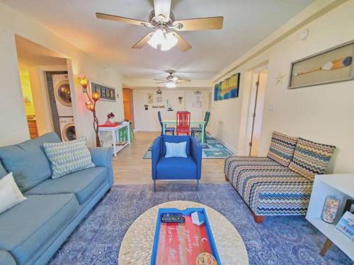 Enjoy Sunsets at Fully Equipped 2BR Condo on Beach