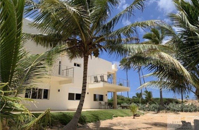 Disfruta del mar y descansa en una hermosa villa con Playa privada
