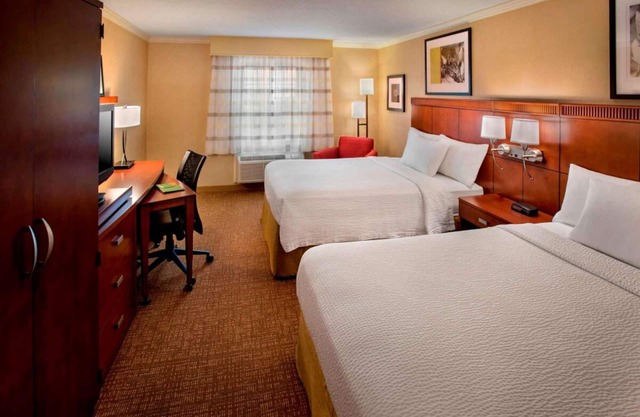 Enjoy the Views from This Boston North Shore Family Pet Friendly Hotel w/ Pool!