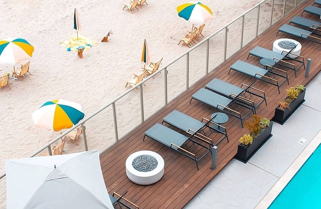 Ensuring a Very Comfortable Stay! Free Petit Breakfast, Outdoor Pool, Beachfront