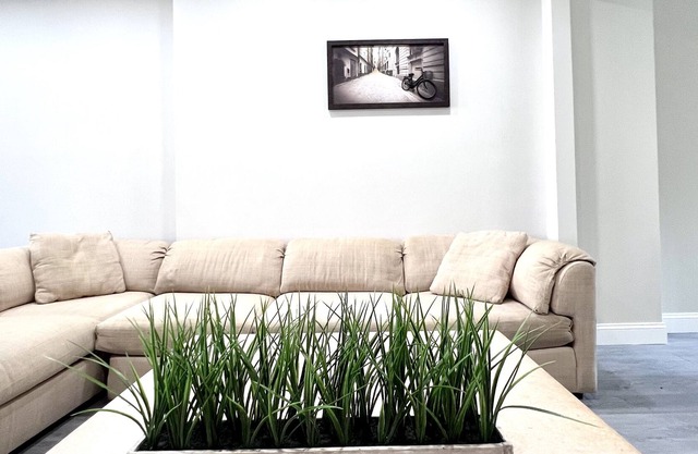 Entire 2nd FL Unit - 3bd/2ba in Wynnefield Philadelphia